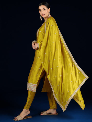 Varanga Kurta Set Featuring Beadwork Detailing, Embroidered Hem Trousers, And A Hand-Embroidered Dupatta For A Timeless Ethnic Look.