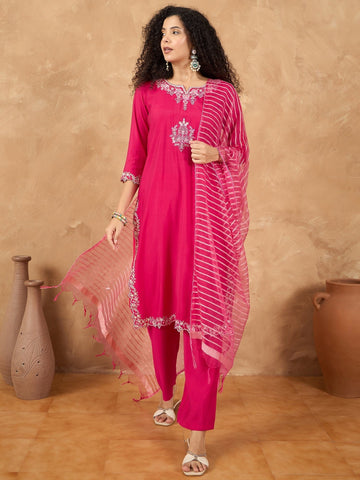 Varanga Women Kurta Adorned With Thread Embroidery, Teamed With Trousers And Paired With Dupatta Featuring Lurex