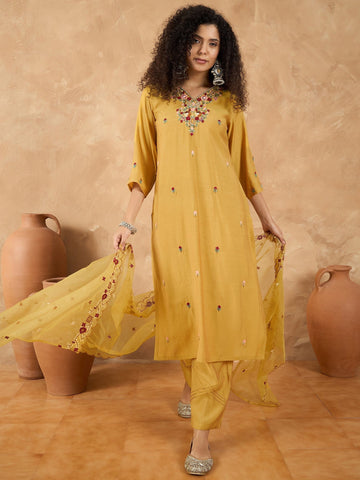 Varanga Women Kurta With Thread Embroidery, Complemented By Trousers And A Dupatta Featuring Detailed Thread Motifs And Refined Scalloped Edges