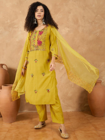 Varanga Women Kurta Embellished With Subtle Thread Embroidery, Complemented By Trousers And A Solid Dupatta Featuring Detailed Thread Motifs And Refined Scalloped Edges