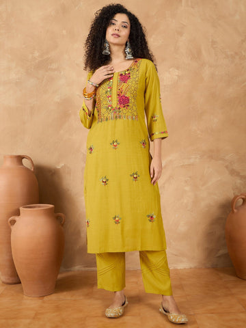 Varanga Women Kurta Embellished With Subtle Thread Embroidery, Complemented By Trousers And A Solid Dupatta Featuring Detailed Thread Motifs And Refined Scalloped Edges