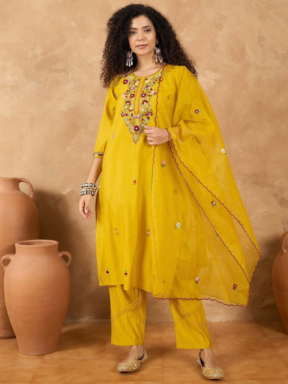 Varanga Women A Kurta Featuring Elegant Thread Embroidery, Styled Alongside Trousers And A Solid Dupatta Highlighted By Exquisite Thread Detailing And Scalloped Borders