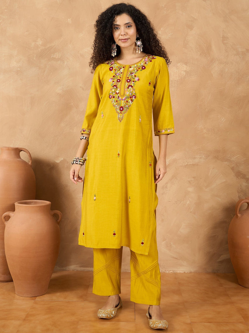 Varanga Women A Kurta Featuring Elegant Thread Embroidery, Styled Alongside Trousers And A Solid Dupatta Highlighted By Exquisite Thread Detailing And Scalloped Borders