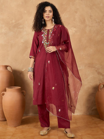 Varanga Women Kurta Embellished With Thread Embroidery, Paired With Trousers And A Dupatta Showcasing Detailed Thread Work And Finely Embroidered Scalloped Edges