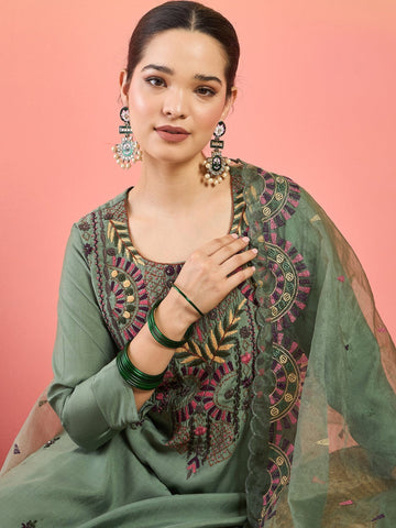 Varanga Hand-Embroidered Kurta Paired With Solid Ankle-Length Trousers And Embroidered Dupatta