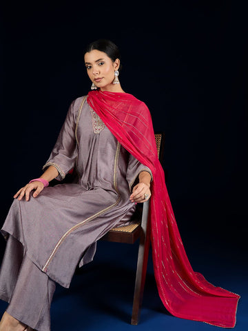 Varanga V Neck  Kurta With Lace Detailing, Paired With Solid Trousers And A Contrasting Fuchsia Dupatta.