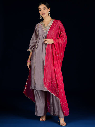 Varanga V Neck  Kurta With Lace Detailing, Paired With Solid Trousers And A Contrasting Fuchsia Dupatta.