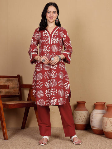 KSUT Women Printed Kurta With Lace Details On Neck And Cuff Paired With Solid Trousers