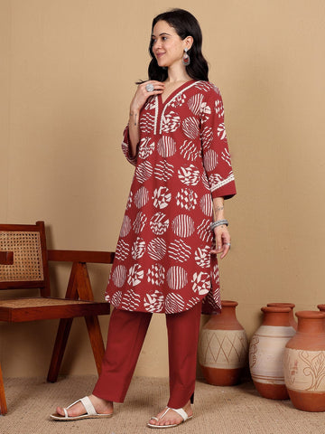 KSUT Women Printed Kurta With Lace Details On Neck And Cuff Paired With Solid Trousers