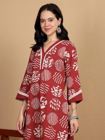 KSUT Women Printed Kurta With Lace Details On Neck And Cuff Paired With Solid Trousers