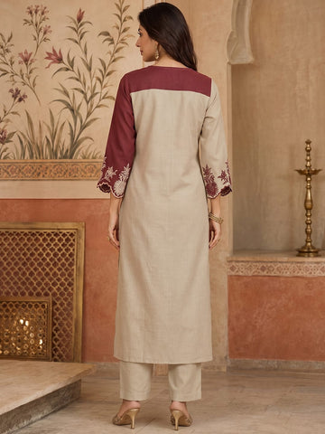 Varanga Women Ethnic Motifs Embroidered Thread Work Kurta with Trousers