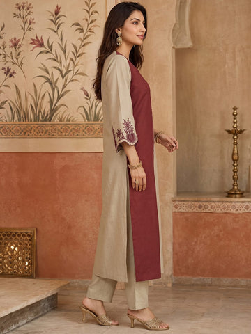 Varanga Women Ethnic Motifs Embroidered Thread Work Kurta with Trousers