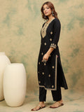 Varanga Women Floral Motif Thread Embroidered Yoke with All over Buta Kurta