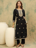 Varanga Women Floral Motif Thread Embroidered Yoke with All over Buta Kurta