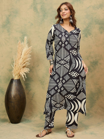 Geometric Printed Kurta With Zip Detail And Trousers