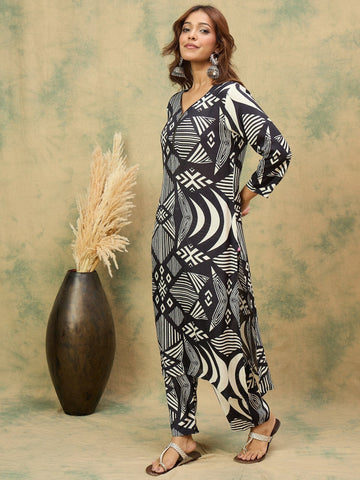 Geometric Printed Kurta With Zip Detail And Trousers