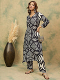 Geometric Printed Kurta With Zip Detail And Trousers