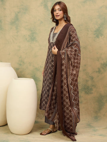 Geometric Printed V-Neck Kurta With Trouser & Dupatta