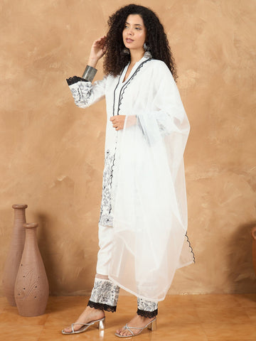 Kurta Set With Thread Embroidery Paired With Organza Panelling, Thread Work And Lace Detailed Trousers And Scallop Dupatta