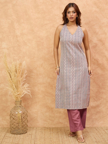 Varanga Women Mauve Woven Design Sleeveless Kurta, Paired With Solid Bottom.
