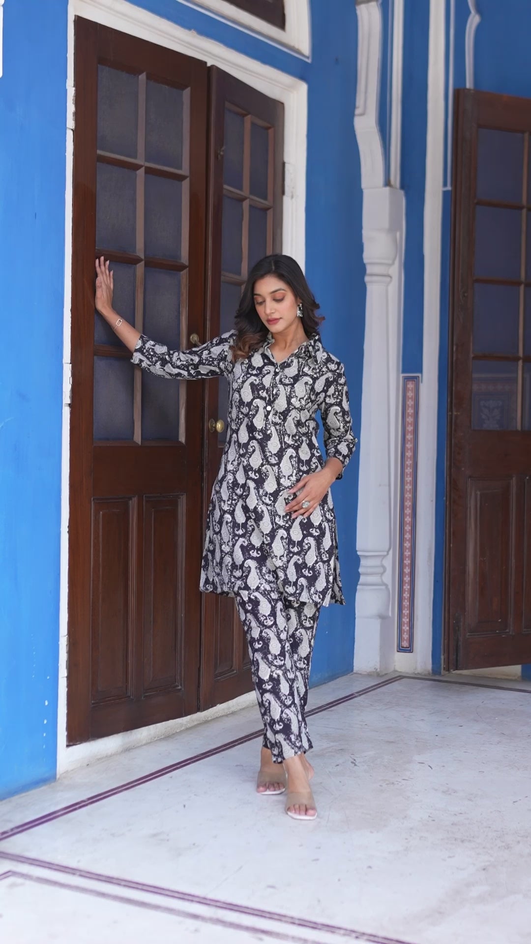 KSUT Women Black And White Paisley Printed Cotton Co-Ords