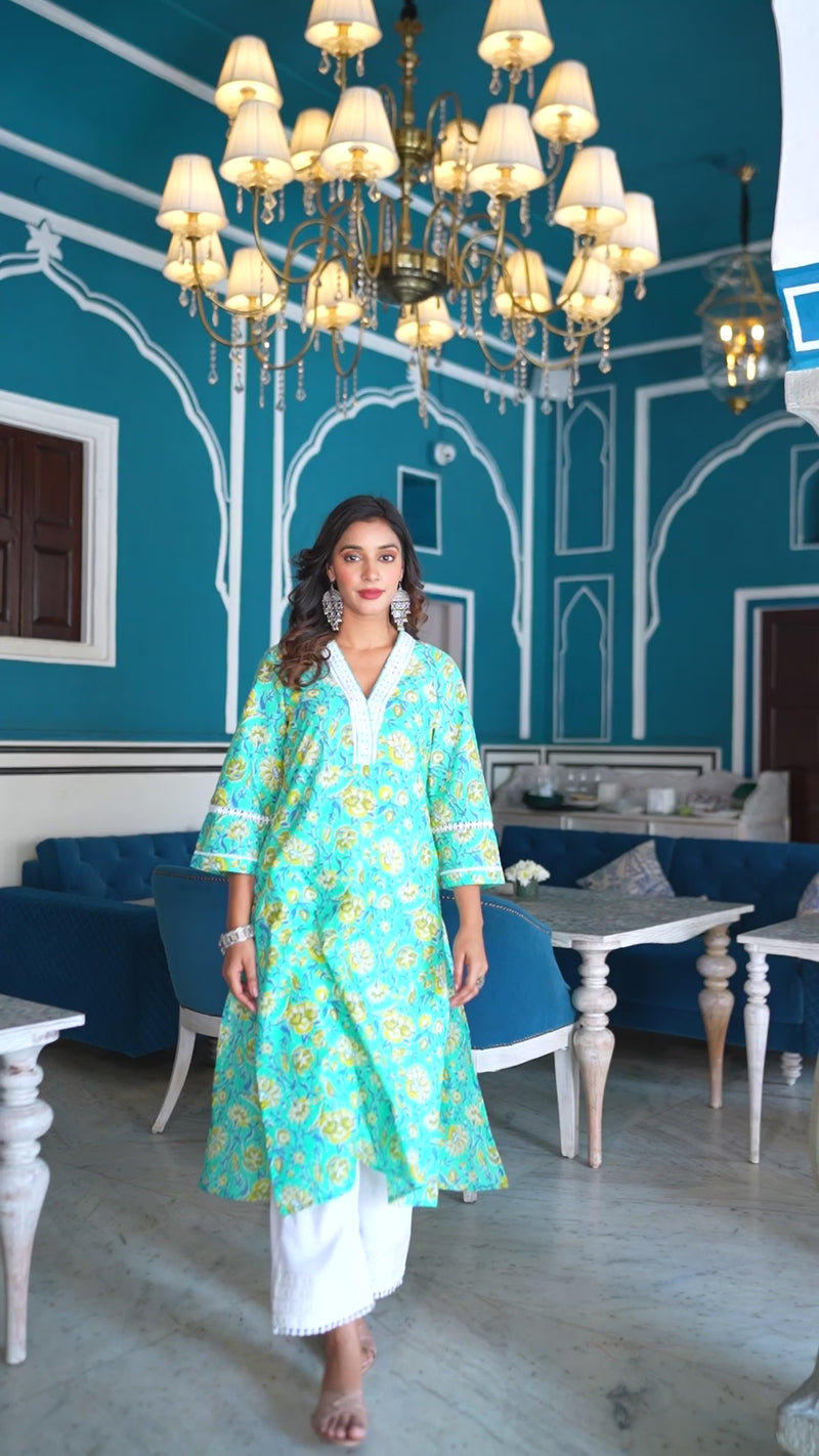 Varanga Women Sea Green Floral Printed V- Neck Stright Kurta