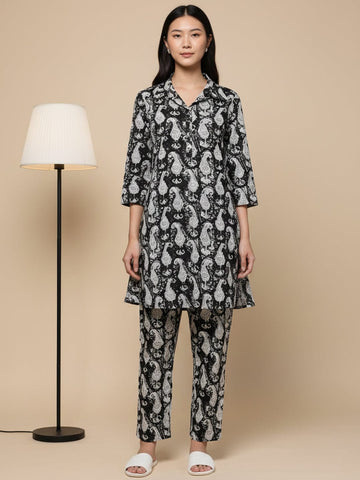 KSUT Women Black And White Paisley Printed Cotton Co-Ords