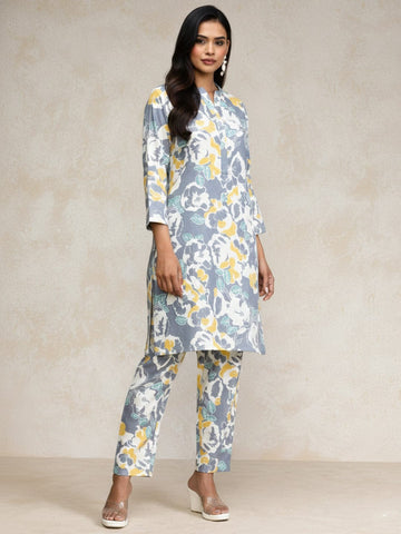 KSUT Women Abstract Printed Apple Hem Kurta with Trouser Coord set