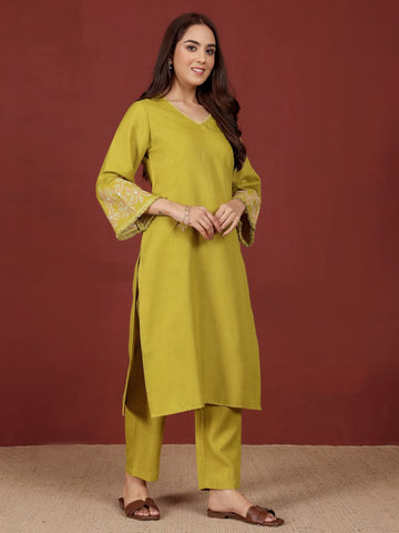 Varanga Women Floral Motif Embroidered Flared Sleeve V Neck Kurta with Trouser