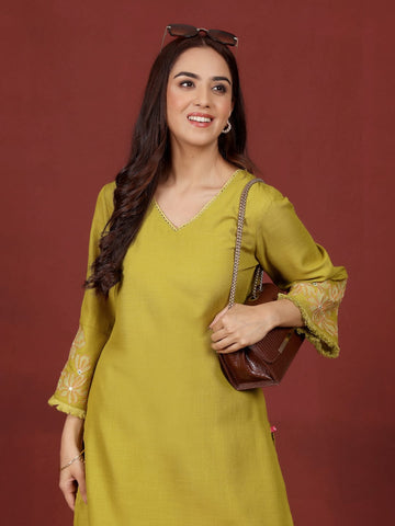 Varanga Women Floral Motif Embroidered Flared Sleeve V Neck Kurta with Trouser