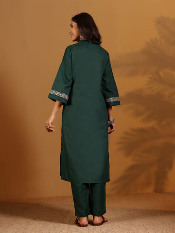 Varanga Women Green Mandarin Collar Thread Embroidered With Pleate Deatialing Kurta Paired With Bottom