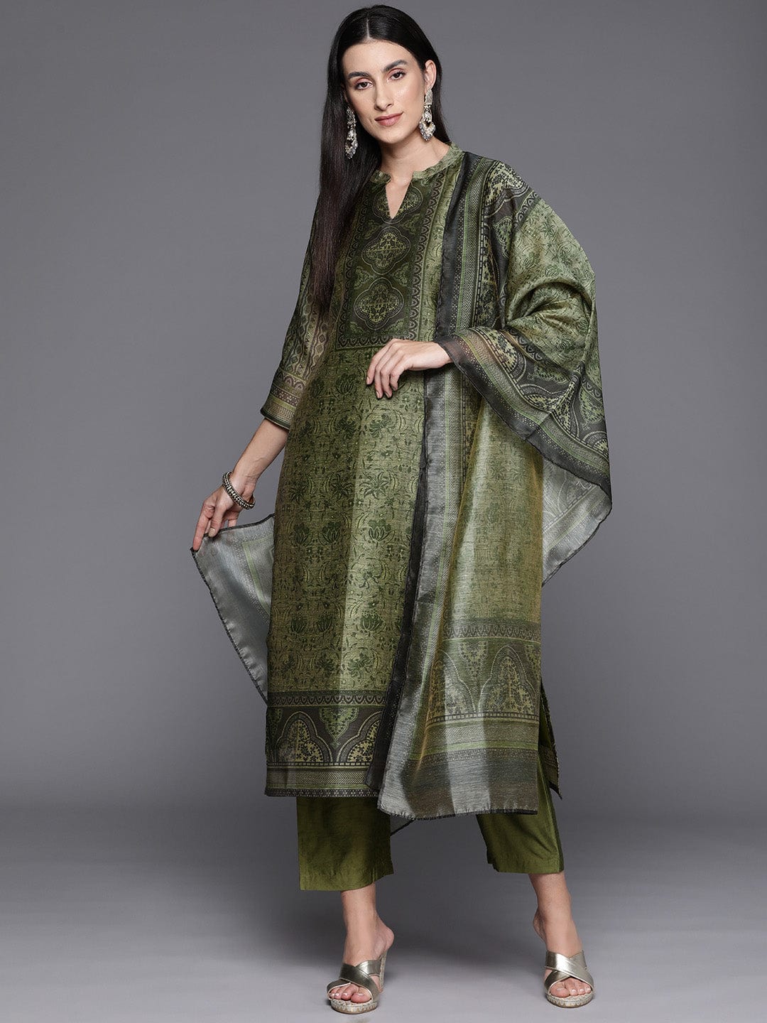 Etnic Motif Printed Straight Kurta Paired With Solid Bottom And Printed Dupatta