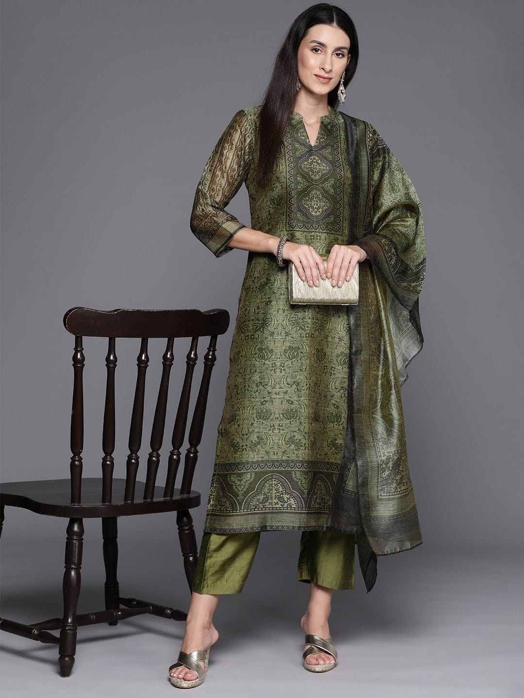 Etnic Motif Printed Straight Kurta Paired With Solid Bottom And Printed Dupatta