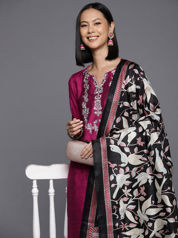 Varanga Women Straight Emroidered Kurta With Printed Bottom