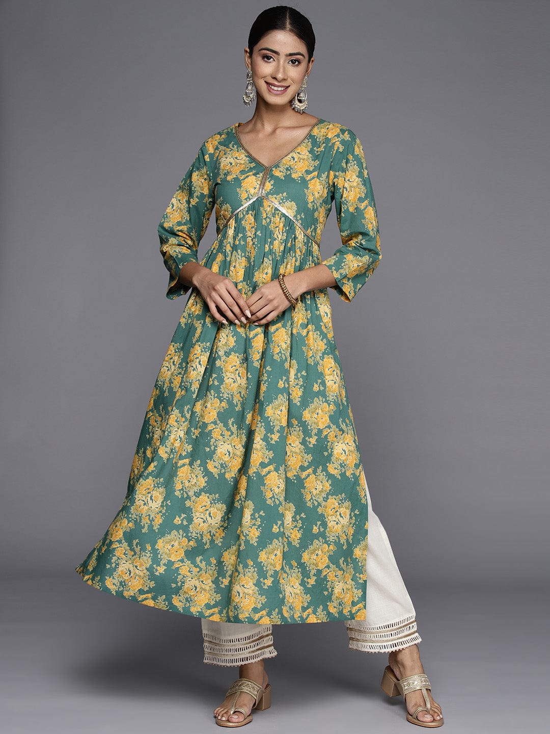 Varanga Women Green Floral Printed V- Neck Empire Kurta